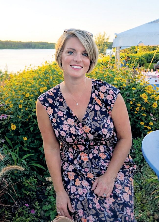 Outside portrait of Beth (Ellis ’99) Mergen.